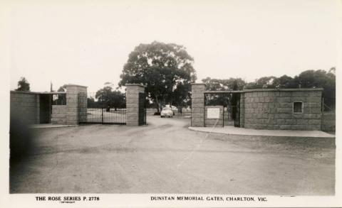 Dunstan Memorial Gates, Charlton