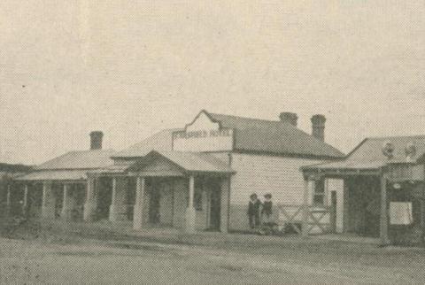 Sarsfield Hotel, 1947-48