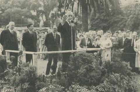 Opening of the Herald Sun Art Show, East Melbourne Treasury Gardens, 1959