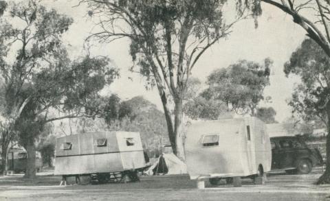 Holiday Homes, Victoria Park, Echuca, 1950