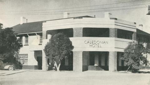 Caledonian Hotel, Hare Street, Echuca, 1950