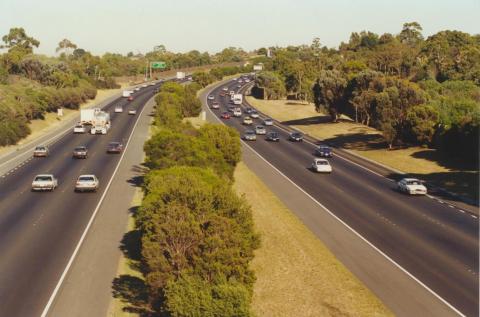 Monash Freeway from Middleborough Road towards Melbourne city, 2000