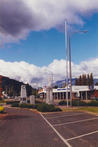 War Memorial, Myrtleford, 2000