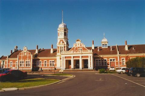 Maryborough Railway Station, 2000