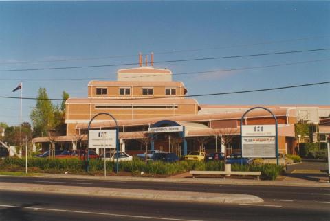 Holmesglen TAFE, 2000