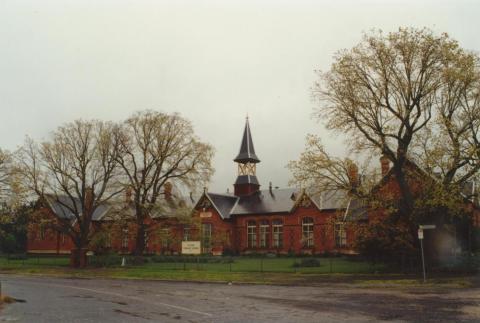 Clunes School, 2000