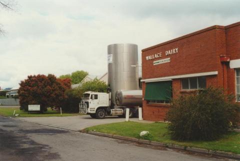 Wallace dairy, 2000