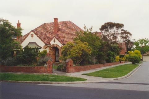 Hampton Court, Ivanhoe (Jennings estate), 2000