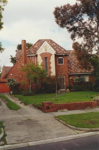 Tudor Court, Ivanhoe (Jennings estate), 2000