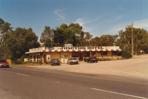 Junction Hotel, Ravenswood, 2001