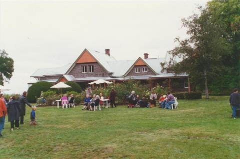 Purrumbete homestead open day, Weerite, 2001