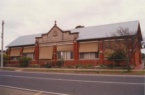 Registered primary and subprimary school, Donald, 2001