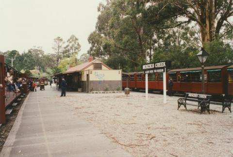 Menzies Creek Railway Station, 2001