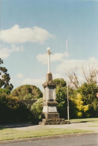 Heyfield Memorial, 2002