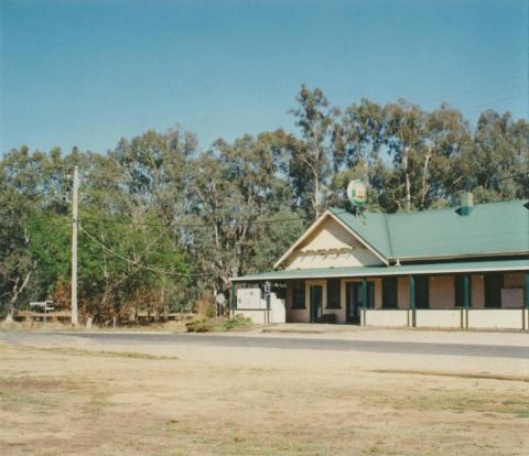 Whorouly Hotel, 2002