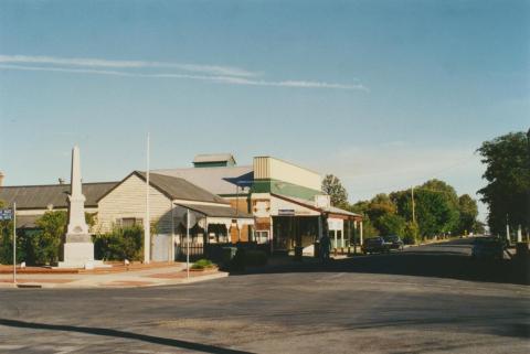 Tungamah, 2002