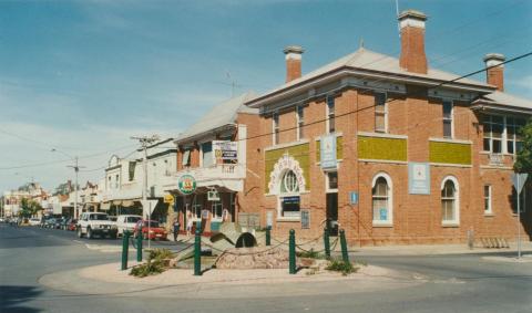 Former bank, Numurkah Hotel, Dethridge wheel in the foreground, 2002