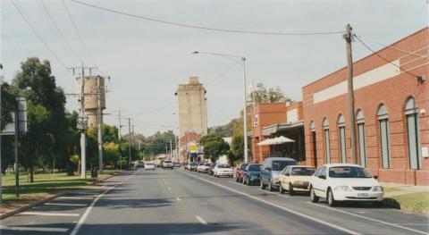 Mooroopna, Ardmona sales on right, 2002