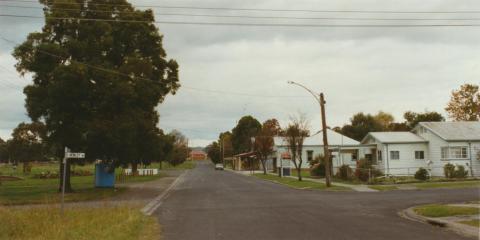 Nyora, 2002