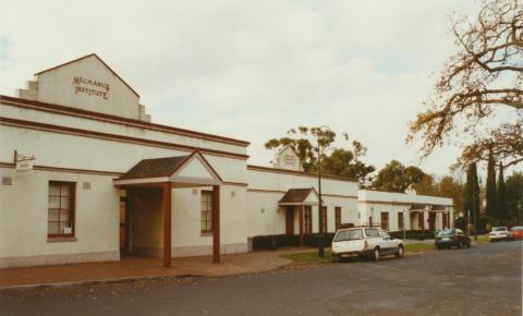 Mechanics' Institute, Hamilton Street (former shire office far right), 2002