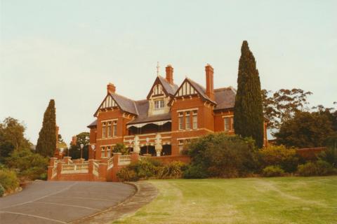 The Hill, Circular Drive, Caloola, Sunbury, 2002