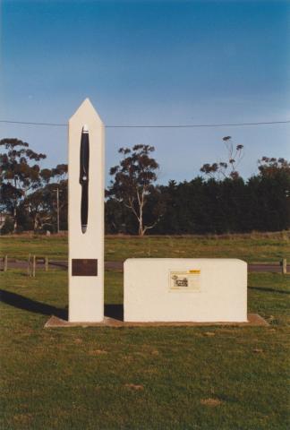 Diggers Rest Houdini monument, 2002