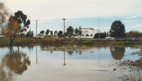 Taylors Lakes, Sunshine Avenue, 2002