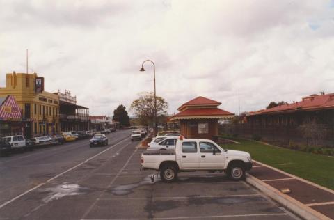 Seymour Railway Club Hotel and Railway Station, 2002