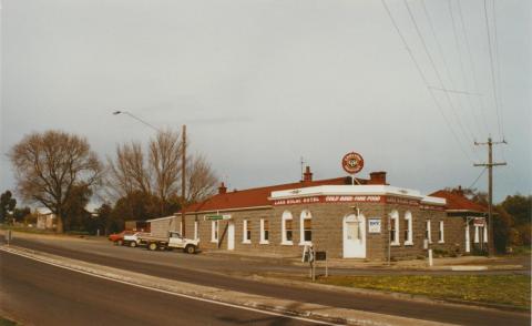 Lake Bolac Hotel, 2002