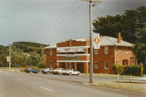 Travellers Rest Hotel, Thorpdale, 2003