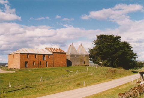 Mossiface hop kilns, 2003