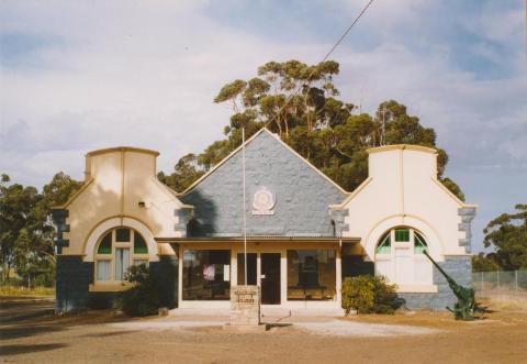 Lara RSL, 2004