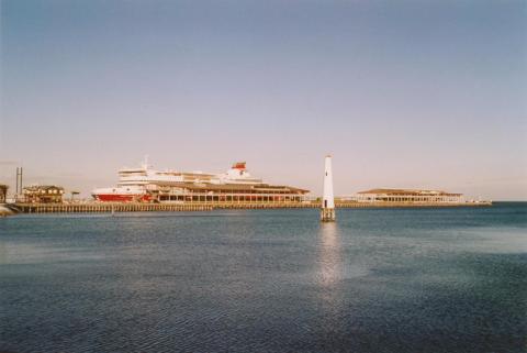 Front Beacon and Station Pier, 2004