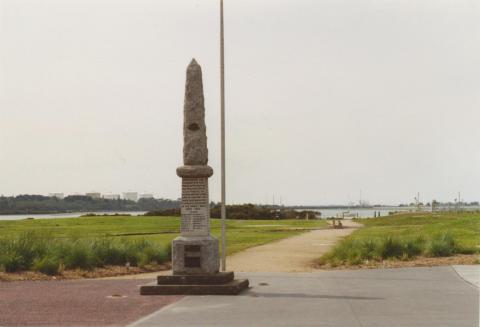 War Memorial, end of High Street, Hastings, 2005