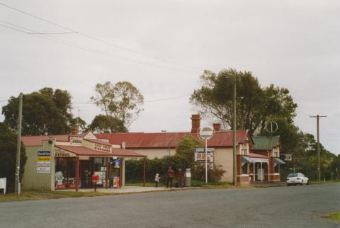 Garvoc store and hotel, Princes Highway, 2006