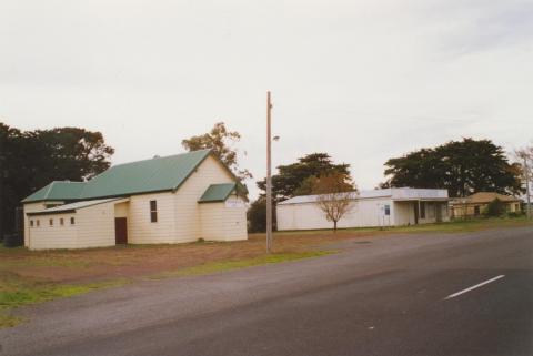 Bessiebelle hall, closed store and house, 2006