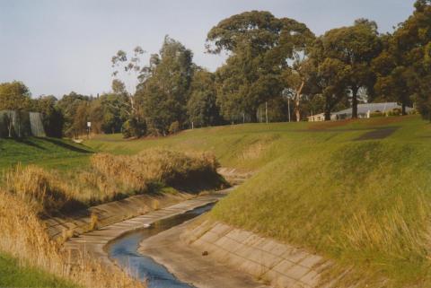 Moonee Ponds creek from Main Street, Pascoe Vale, 2007