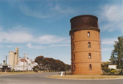 Railway water tower and silos, Murtoa, 2007