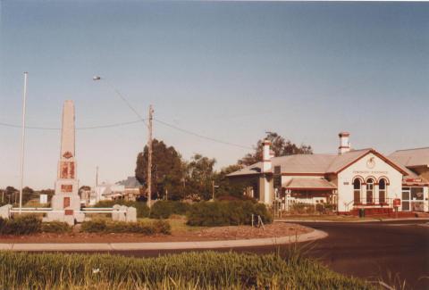 Martin and Bell Streets, Penshurst, 2009