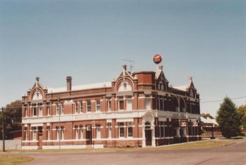 Bowmans Hotel, Swanston Street, Terang, 2009