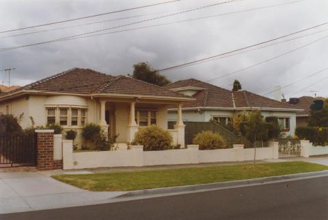 Interwar houses, 8-10 Wilbur Crescent, Hughesdale, 2010