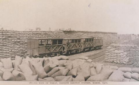 Wheat at Rainbow railway station, 1911