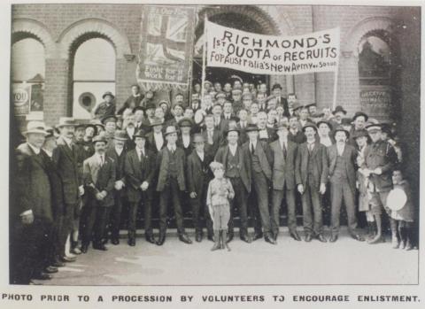 Procession of volunteers encouraging enlistment, Richmond, 1915