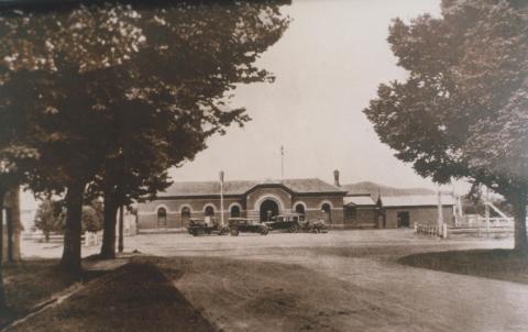 Railway station, Terang