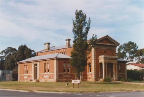 Court house, formerly town hall (1862), Dunolly, 2010