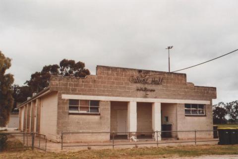 Hall, Calivil, 2010