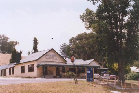 Caves Hotel, Buchan, 2011