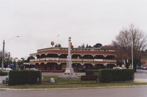 Hotel and War Memorial, Daylesford, 2011