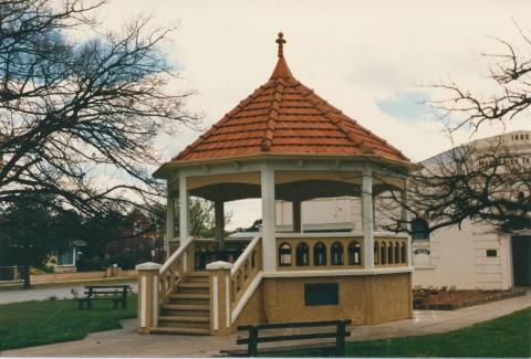 Band Rotunda, Charlton, 1980