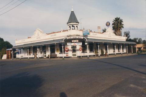 Court House Hotel, Nathalia, 1980